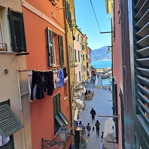 emilio-rooms-apartment-in-the-heart-of-vernazza.hotelitalianriviera.com/